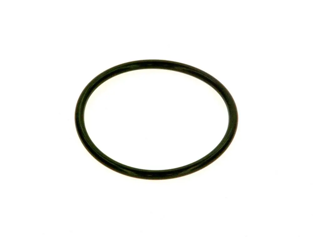 Schwarzer O-Ring auf weißem Hintergrund, Hersteller Bosch. Das Produkt hat eine runde Form und eine gleichmäßige Oberfläche.